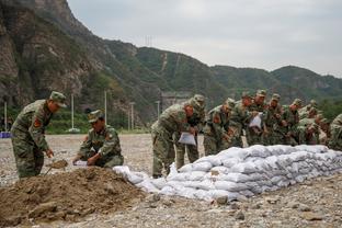 被抢爆了！独行侠首节抢下17篮板&7前场板 雷霆全队仅5篮板